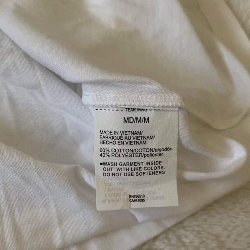 (NWT) The Under Armour Women's Classic White Tee, Medium - Picture 10 of 12